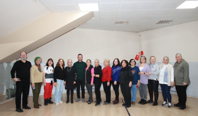 Büyüklerimiz, tiyatroda hünerlerini sergileyecek