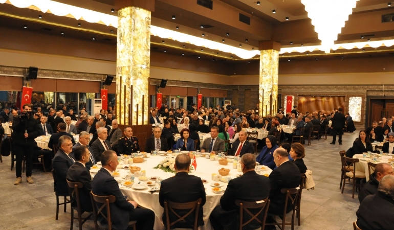 Vali Aktaş ve Başkan Büyükakın, muhtarlarla iftar yaptı