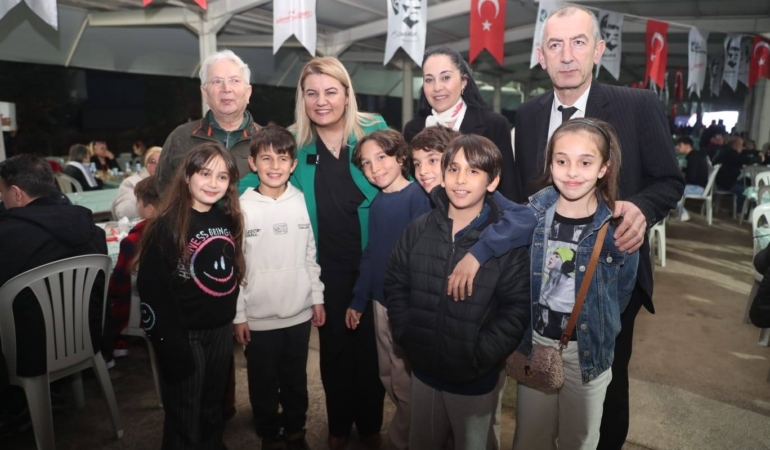 Başkan Hürriyet, Plajyolu’nda vatandaşlarla iftar sofrasında buluştu