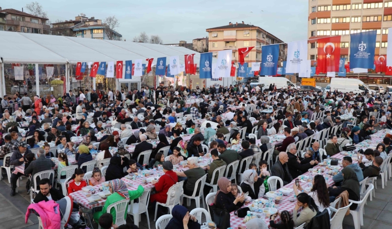 Büyükşehir’in iftar sofrası her gün 3 bin kişiyi ağırlıyor