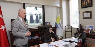 23 Nisan’da Başkanlık Koltuğu Minik Ada’ya Emanet Edildi3