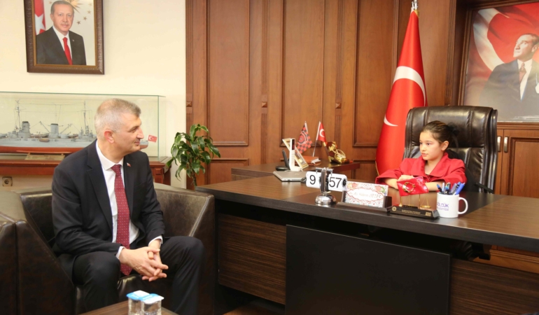 BAŞKAN SEZER KOLTUĞUNU ASLI ÇIRAK’A DEVRETTİ