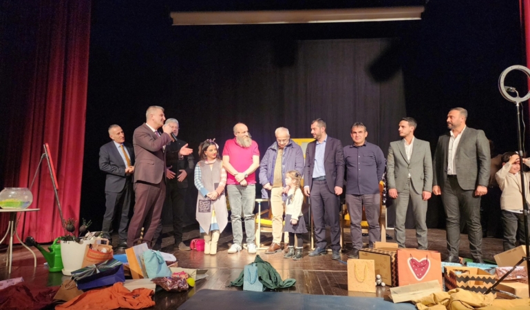 “PARÇA TESİRLİ PAZARLAR” GÖLCÜK’TE KAHKAHA DOLU BİR GECE YAŞATTI