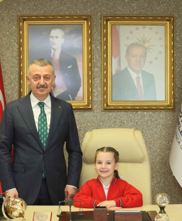 Başkan Büyükakın geleneği bozmadı Çocuk Bayramı'nda Başkan Damla oldu (5)