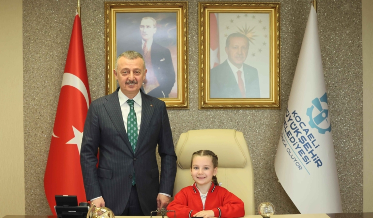 Başkan Büyükakın geleneği bozmadı: Çocuk Bayramı’nda Başkan Damla oldu