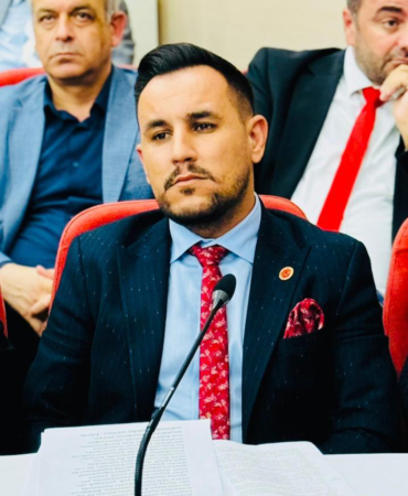 Çayırova Kent Meydanı paylaşımına Baran Aydın’dan tepki1