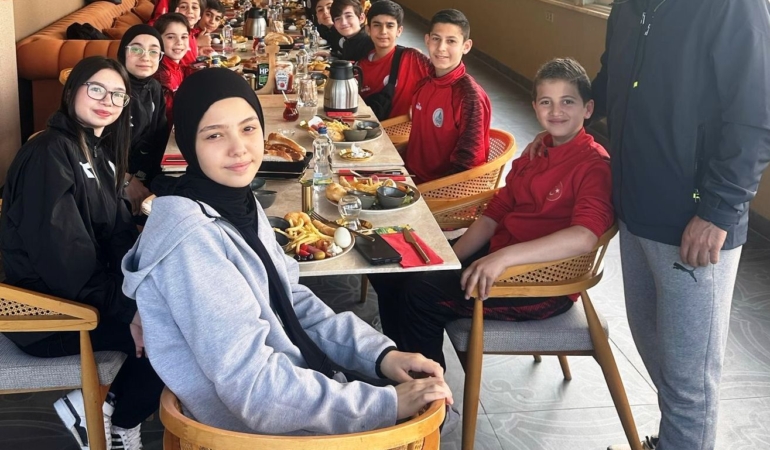 Körfezli karateciler şampiyona öncesi moral depoladılar