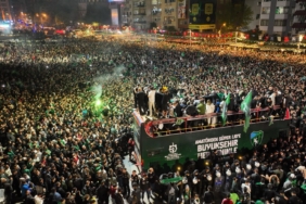 Şampiyonluk gecesinde coşku hiç dinmedi (6)