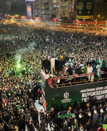 Şampiyonluk gecesinde coşku hiç dinmedi (6)