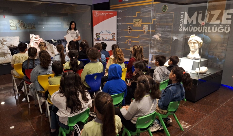 9f78fc2b-d105-41bc-90f8-4d4ae75f9b00