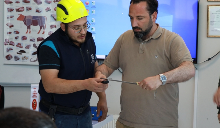 Büyükşehir’den kurban kesim elemanı kursu