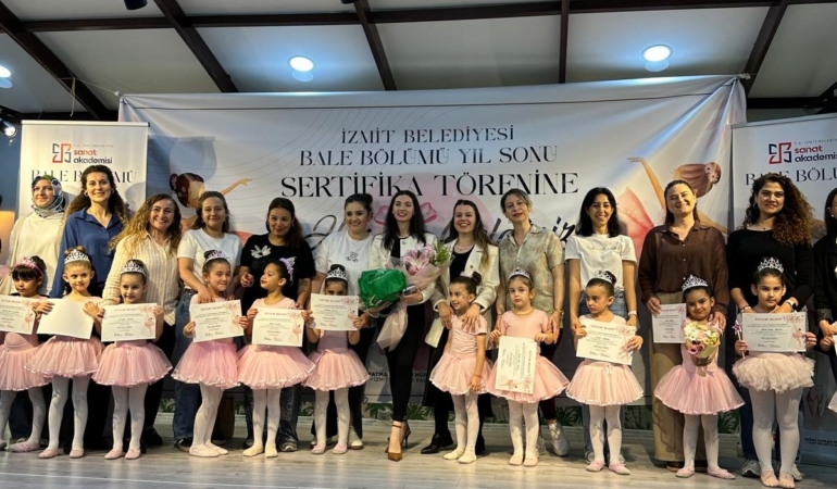 Minik balerinler Sanat Akademisi’nde ışıldadı