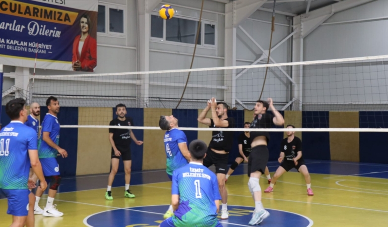 İzmit Belediyesinden Babalar Günü’ne özel ’En Baba Turnuva’