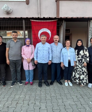 Kocaeli Trabzonlular Derneği’nden şehit ailesine vefa ziyareti (1)