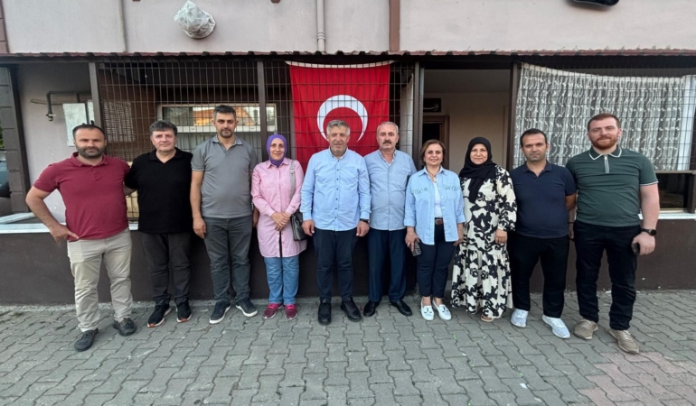 Kocaeli Trabzonlular Derneği’nden şehit ailesine vefa ziyareti