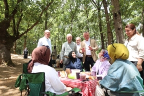 Başkan Büyükakın, Gebze'de annelerin pikniğine katıldı (3) (Büyük)