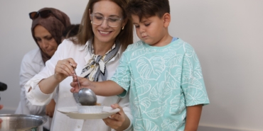 Başkan Vekili Abiş'ten, KO-MEK'te aşure ikramı (9) (Büyük)