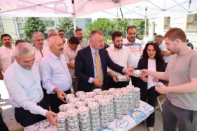 Büyükakın, Gebze'de aşure dağıttı (3)