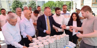 Büyükakın, Gebze'de aşure dağıttı (3)