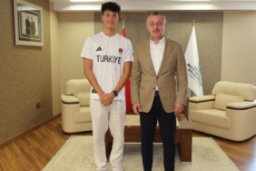 Başkan Büyükakın İzmitli şampiyonu kutladı