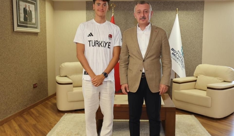 Başkan Büyükakın İzmitli şampiyonu kutladı