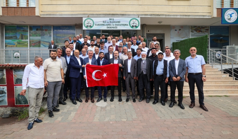 Büyükakın, Çayırova’da dernekleri ziyaret etti