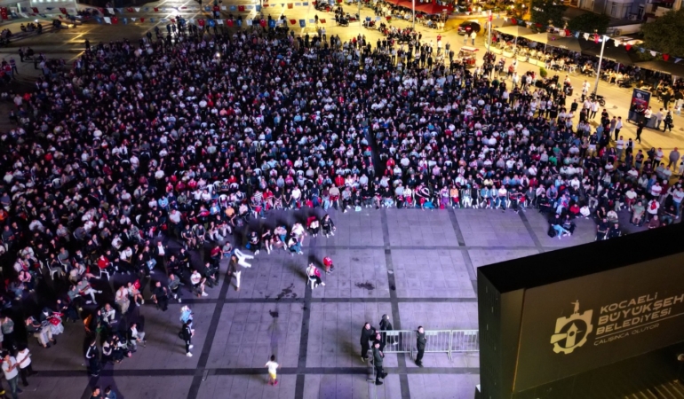 Kent Meydanı, 12 Dev Adam'ın final heyecanına sahne oldu (12)