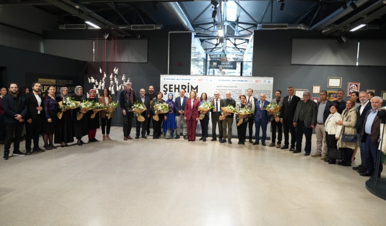 Büyükşehir’in “Şehrim Sanat” sergisi yoğun ilgiyle açıldı