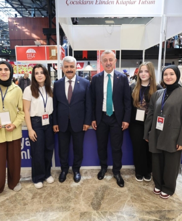 Büyükakın Kitap Fuarı kentin geleceğine iz bırakıyor. docx (4)