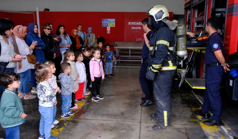 Lokomotifin miniklerinden itfaiye ziyareti
