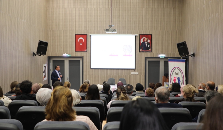 Karamürsel’de Meme Kanserine Karşı Farkındalık Semineri Düzenlendi