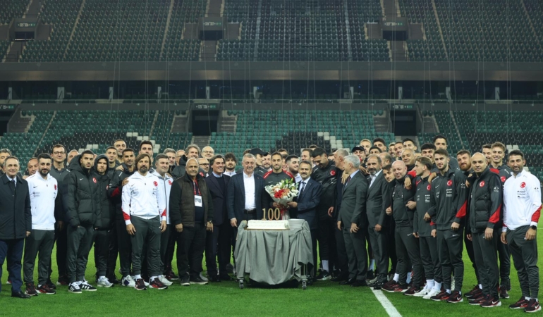 Tarihi maç öncesi Milli Takım’a moral verdiler