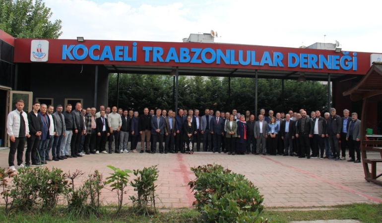 Kocaeli Trabzonlular Derneği bir ilke daha imza attı: 50 muhtar bu anlamlı günde buluştu