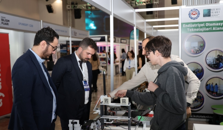 Bilişim Fuarı stantlarına 7'den 70'e yoğun ilgi (27)