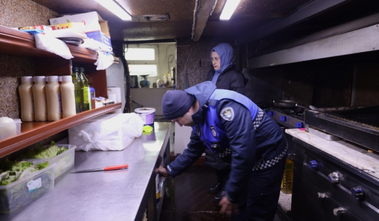 Zabıtadan balıkçı teknelerine yılbaşı denetimi (1)