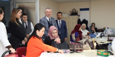 Başkan Büyükakın, komek kursiyerlerini ziyaret etti (1)