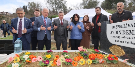 Efsane Pehlivan Aydın Demir Mezarı Başında Rahmetle Anıldı (7)