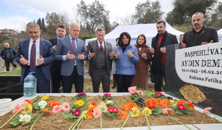 Efsane Pehlivan Aydın Demir Mezarı Başında Rahmetle Anıldı (7)