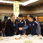 Büyükakın başarılı sporcularla iftar yaptı (2)