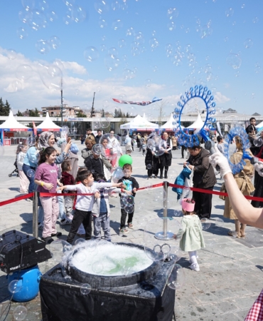Çocuklar gülsün, bu neşe sürsün (1)