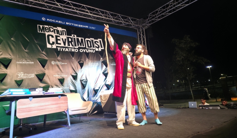 Gebze Kütüphanesi, “Mecnun Çevrim Dışı” ile renklendi (2)