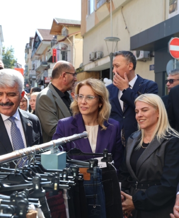 Alışveriş festivali Gölcük’te ticareti canlandırdı (9)