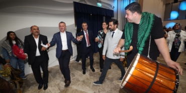 Başkan Büyükakın, Vanlıların halayına katıldı (2)
