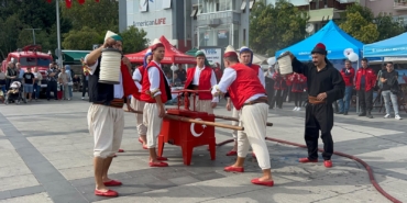 Kocaeli meydanları İtfaiye Haftası’nda renklendi (4)